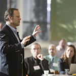 Os Bastidores das Conversas Políticas e Seus Reflexos na Atualidade