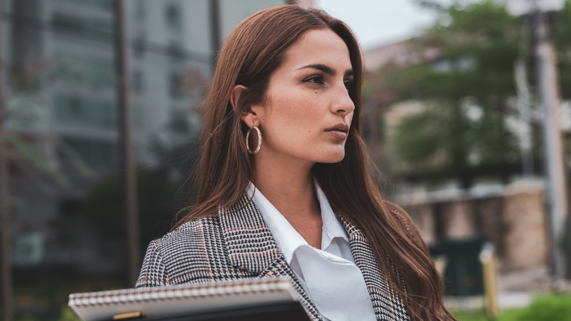 Cristiane Ruon dos Santos mostra como a moda personalizada valoriza estilo, identidade e exclusividade.