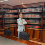 Quais estratégias podem ser adotadas para enfrentar os desafios climáticos na gestão pública?