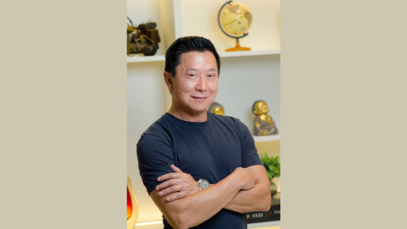 O implante híbrido mamário combina técnicas para otimizar forma e naturalidade, destaca Milton Seigi Hayashi.